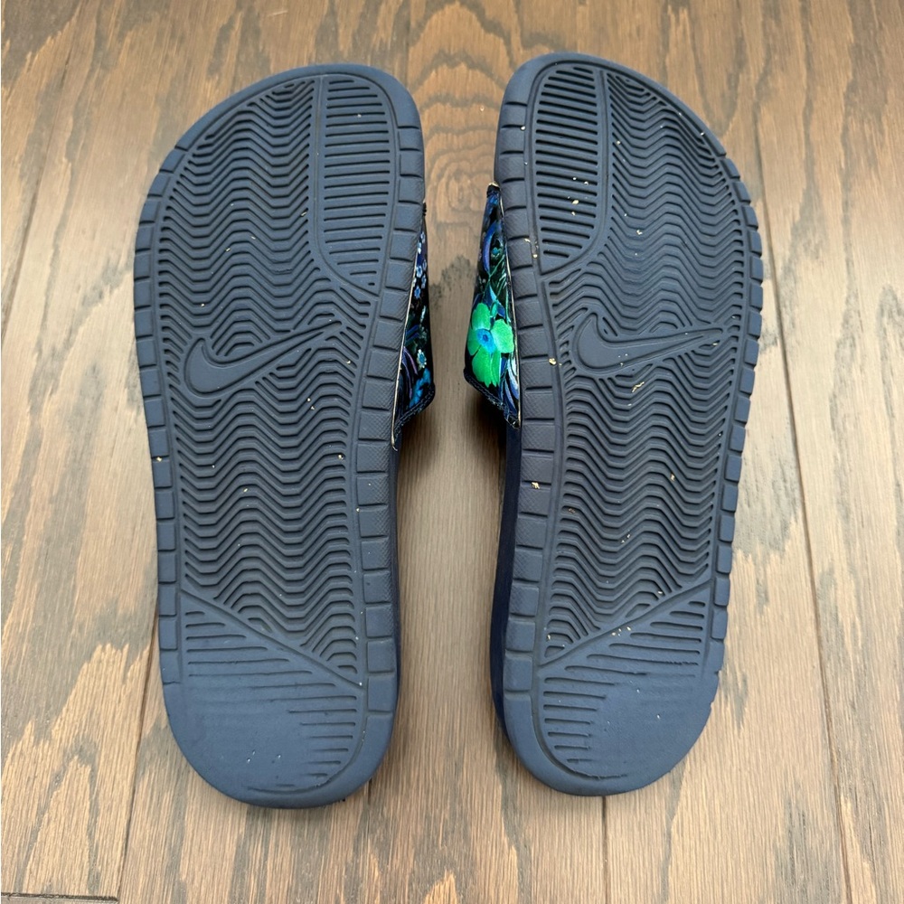 Nike Women’s Benassi JDI Slide in Blue Floral - SZ 7 - Picture 2 of 3